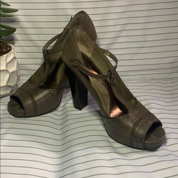 Simply Vera Wang Rosella T-Strap Pumps in Taupe - Picture 4 of 4